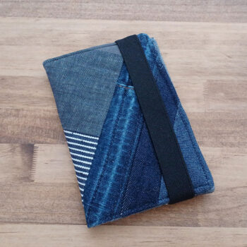 端切れデニムの通帳ケース