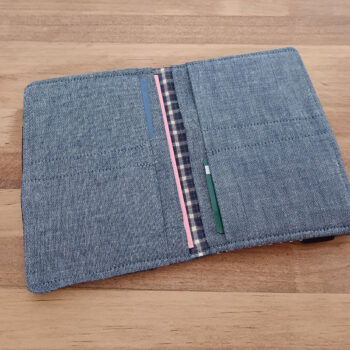 ハギレデニムの通帳ケース
